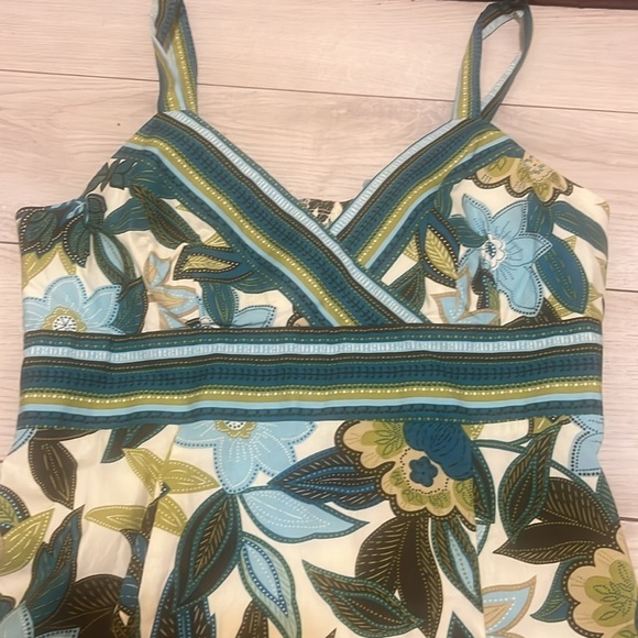 Women’s dress - Picture 3 of 10